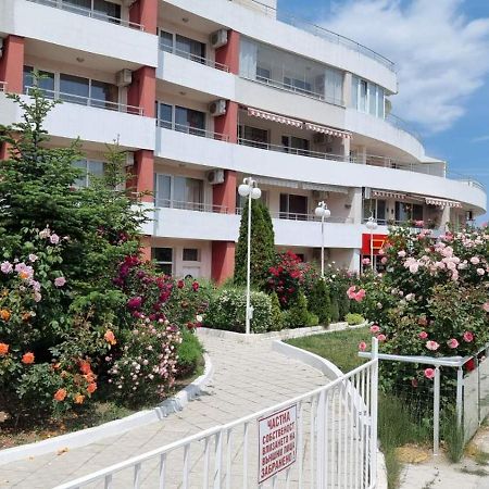Luxurious Studios Nani كرانيفو المظهر الخارجي الصورة