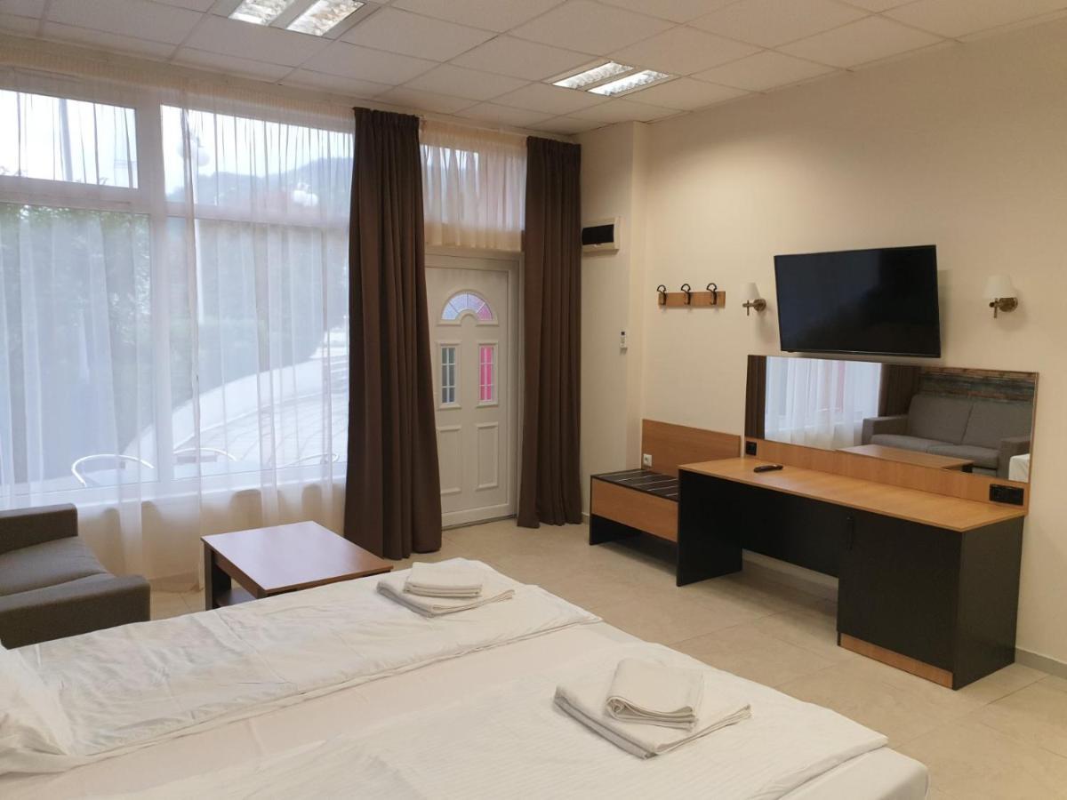 Luxurious Studios Nani كرانيفو المظهر الخارجي الصورة